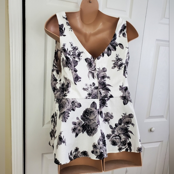 Torrid Black & White Floral Peplum Top - Picture 6 of 11